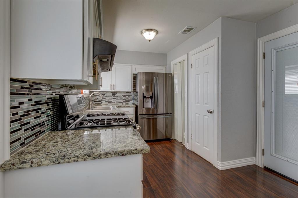 1600 Summit Street - Photo 7