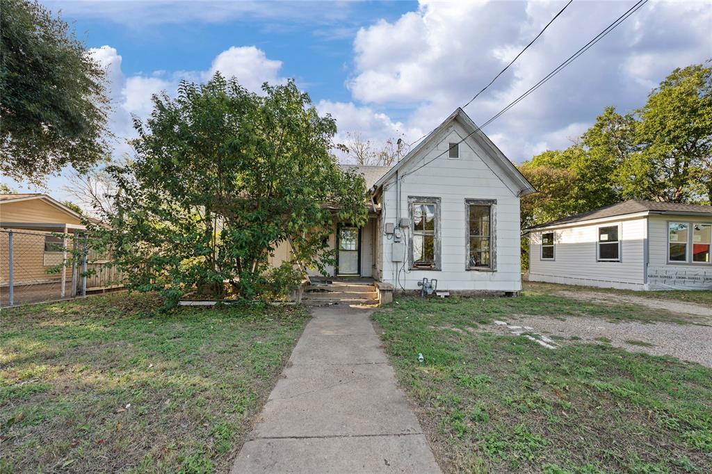2225 Ross Avenue - Photo 1