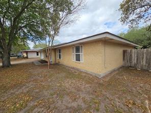 1413 Las Palmas Circle - Photo 2