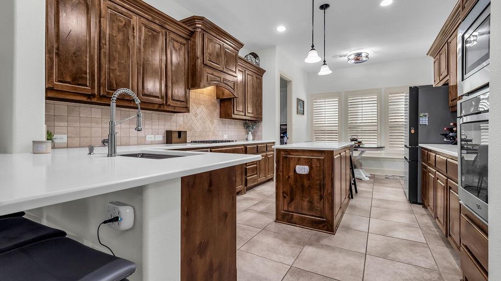 2608 Sir Wade Way - Photo 2