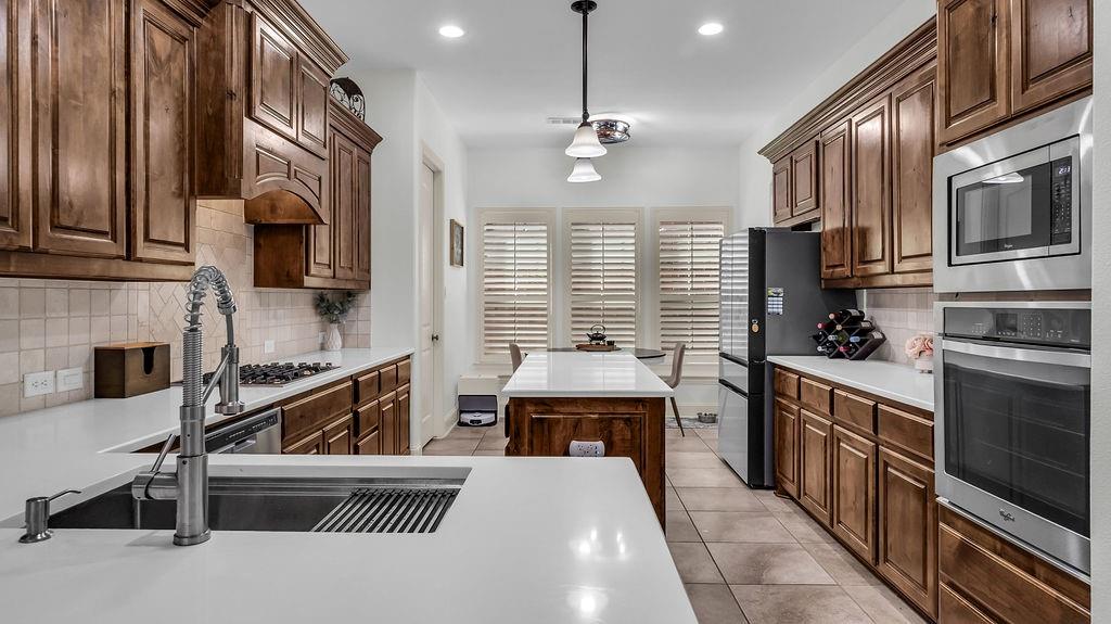 2608 Sir Wade Way - Photo 3