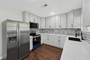 1026 Quebec Drive - Photo 4