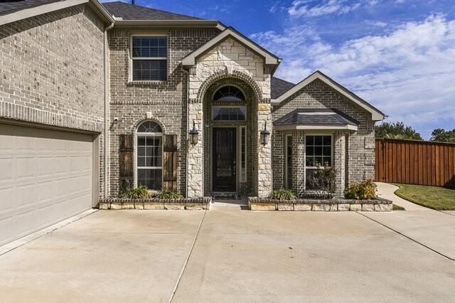 909 Heath Creek Drive - Photo 1