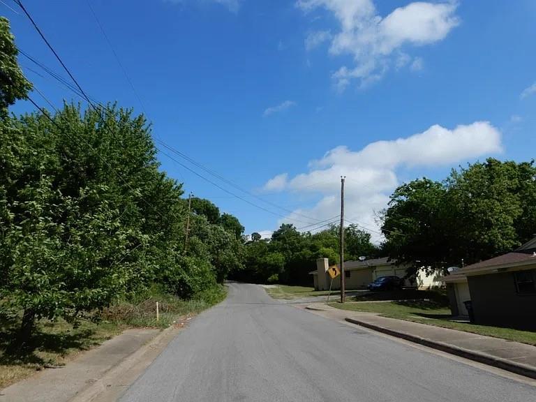 1415 Day Boulevard - Photo 3