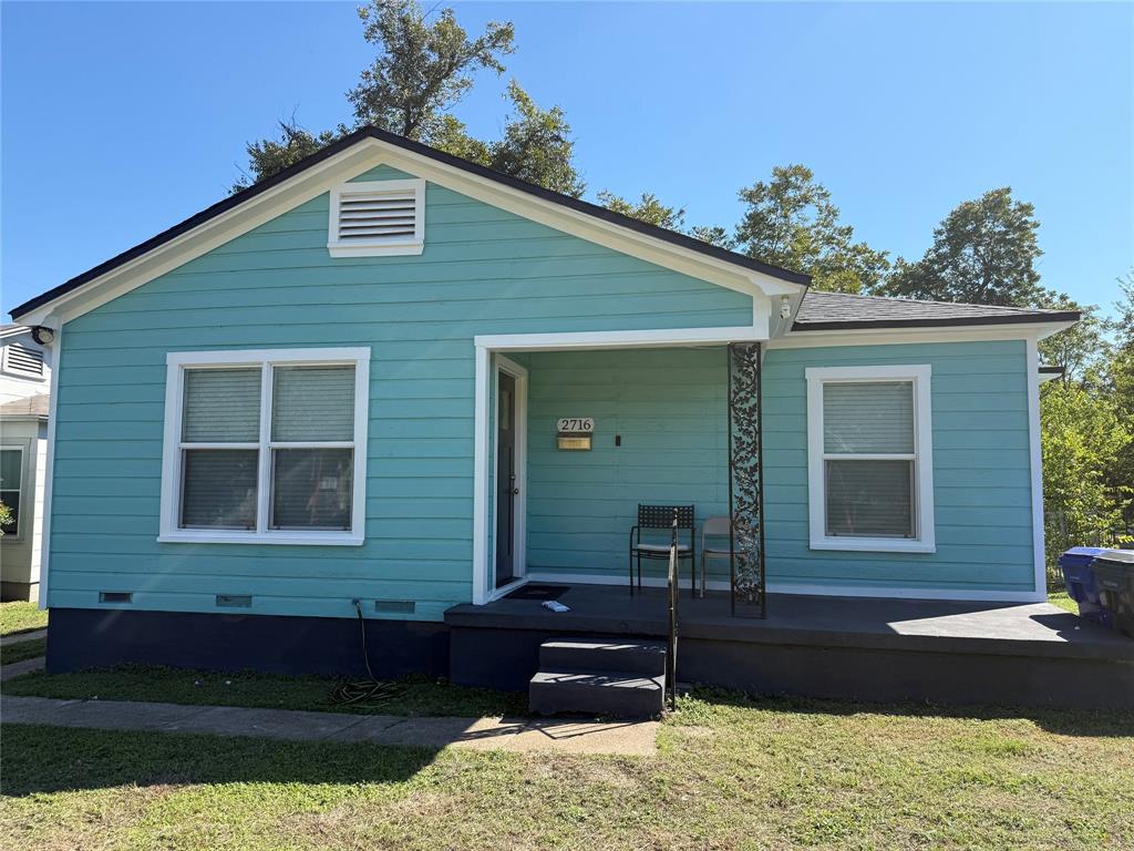 2716 Lyle Avenue - Photo 1
