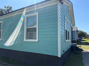 2716 Lyle Avenue - Photo 2
