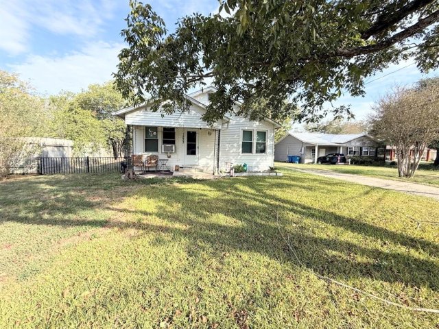 1223 Bois D'Arc Street