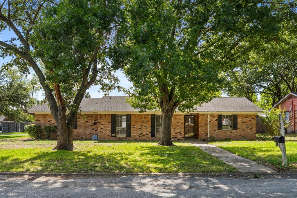 2729 Tanglewood Drive - Photo 1