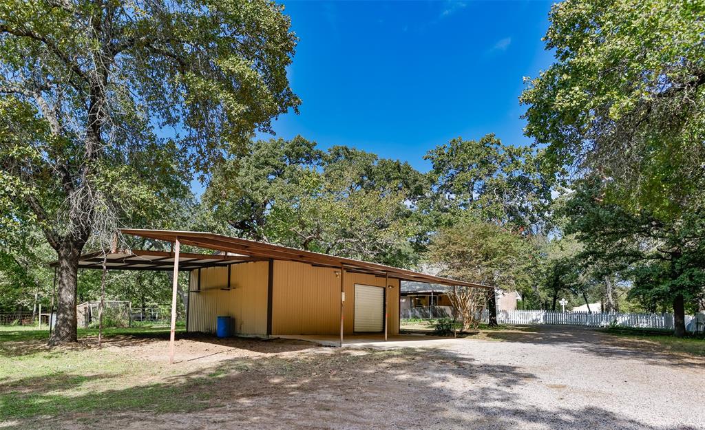 864 County Road 2114 - Photo 32