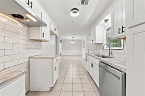 3301 Southerland Drive - Photo 8