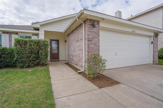1049 Silver Spur Lane