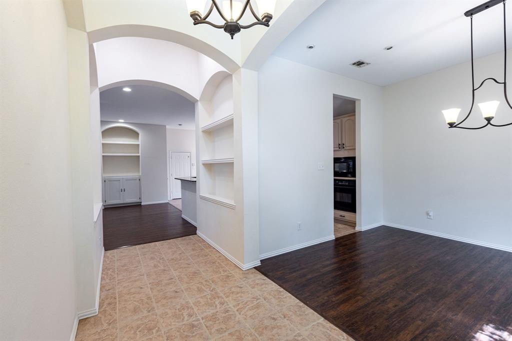 1548 Idlewild Drive - Photo 2