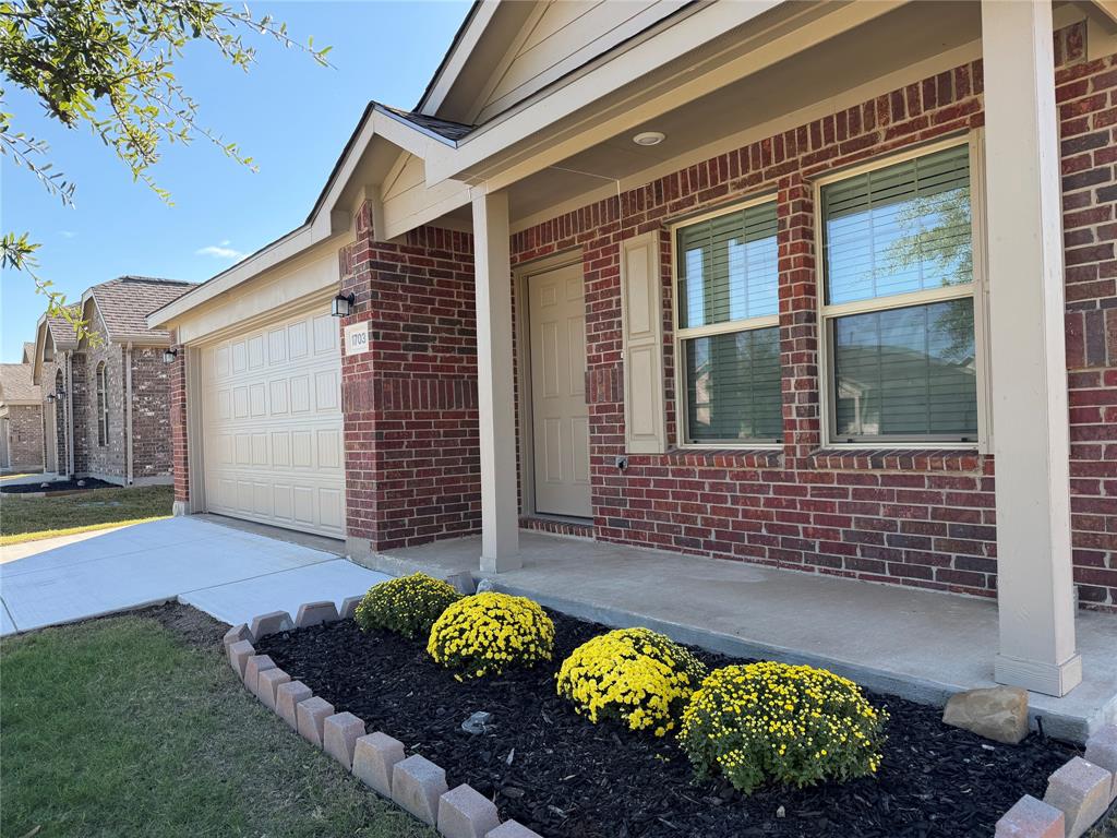 1703 Stonefield Drive - Photo 3
