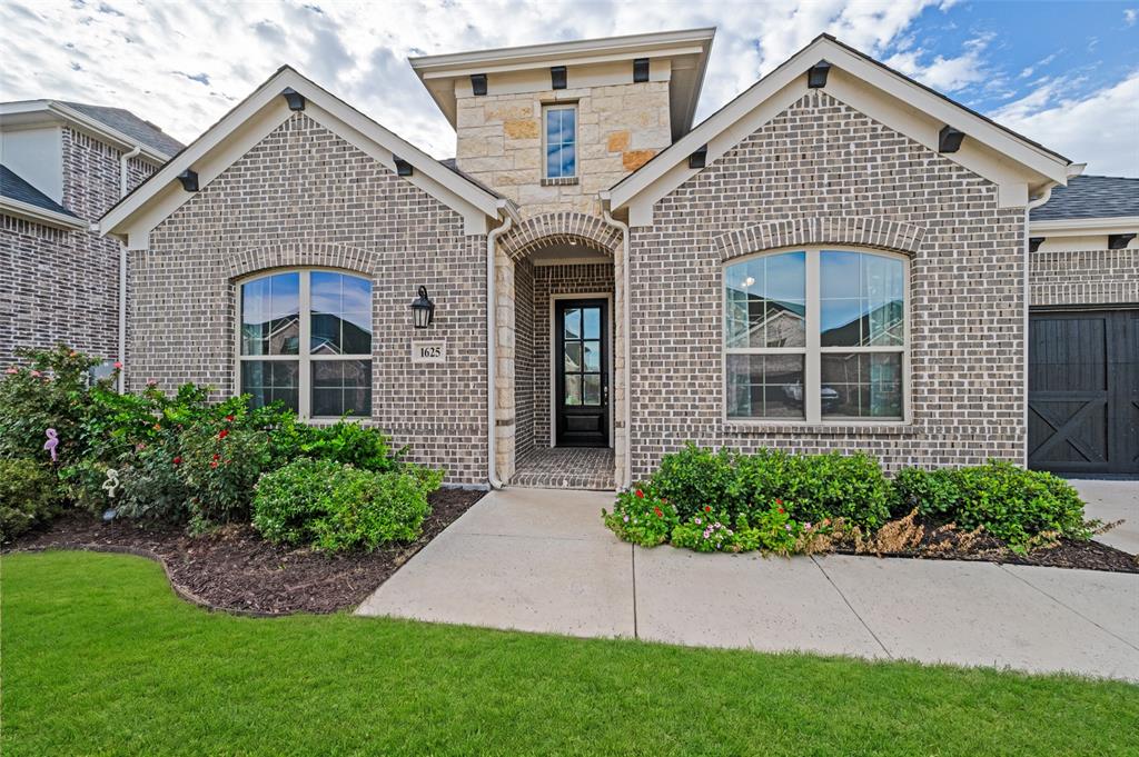 1625 Estivella Drive - Photo 3