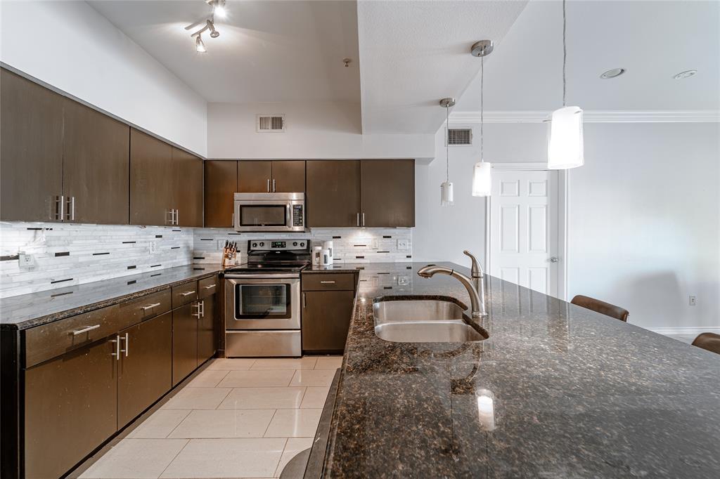3102 Kings Road - Photo 2
