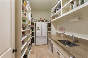 200 Regency Court - Photo 20