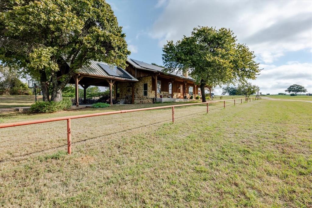 1090 Ross Lane - Photo 2