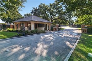 2312 Honeylocust Drive - Photo 5