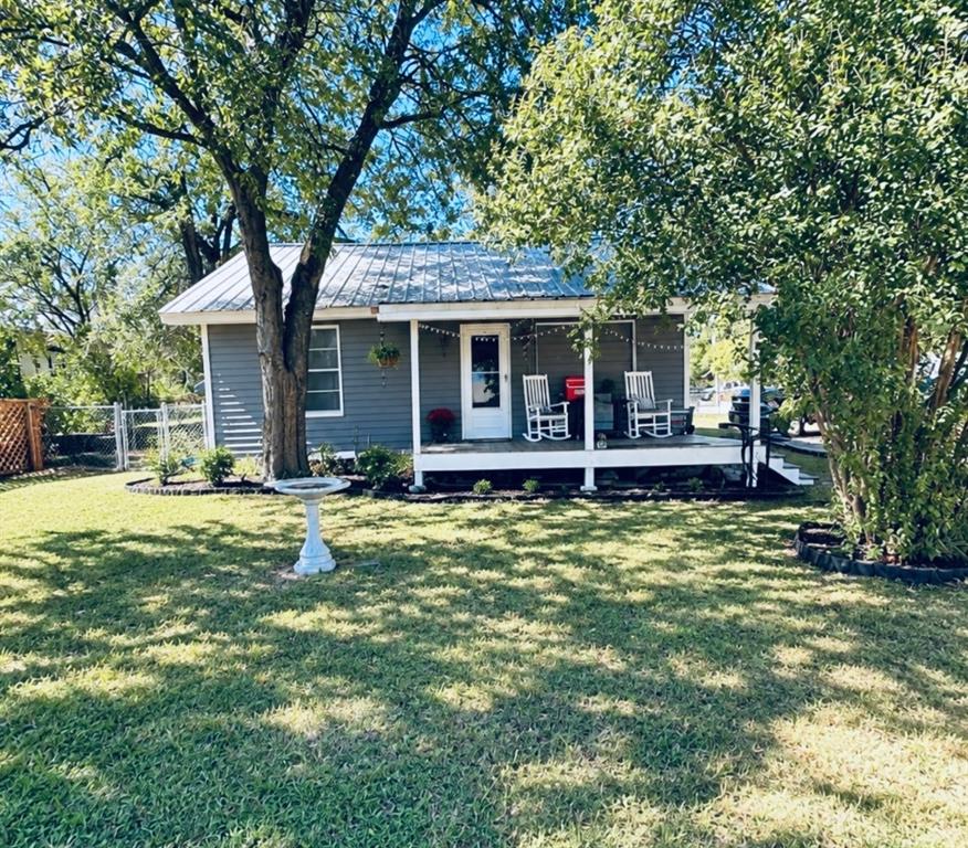 709 N Austin - Photo 1