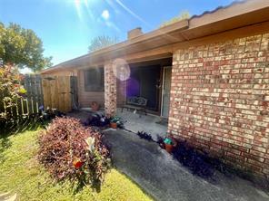 1116 Sandalwood Lane - Photo 2