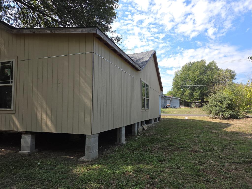 401 E Hopkins Street - Photo 3