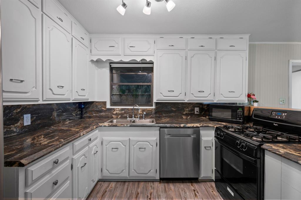 604 Crestview Drive - Photo 13