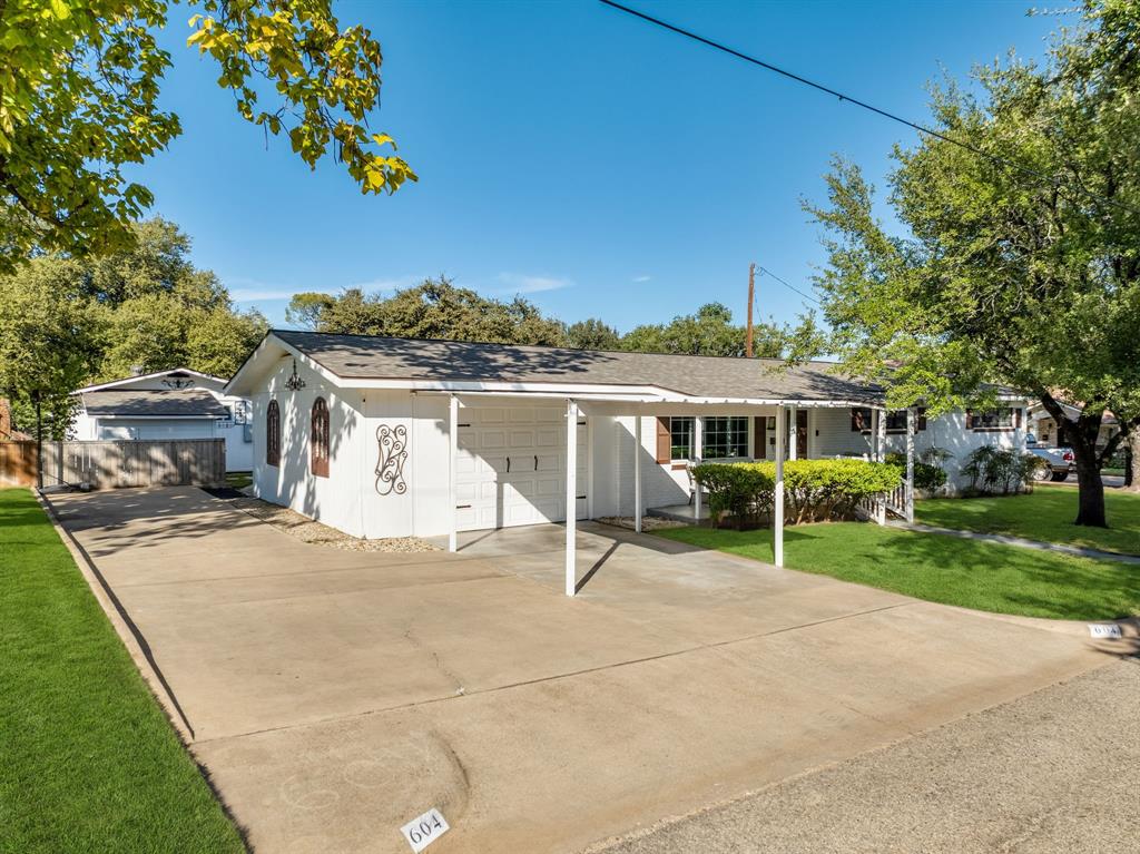 604 Crestview Drive - Photo 4