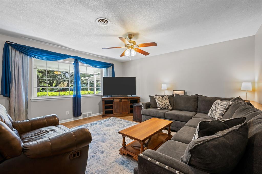 604 Crestview Drive - Photo 8