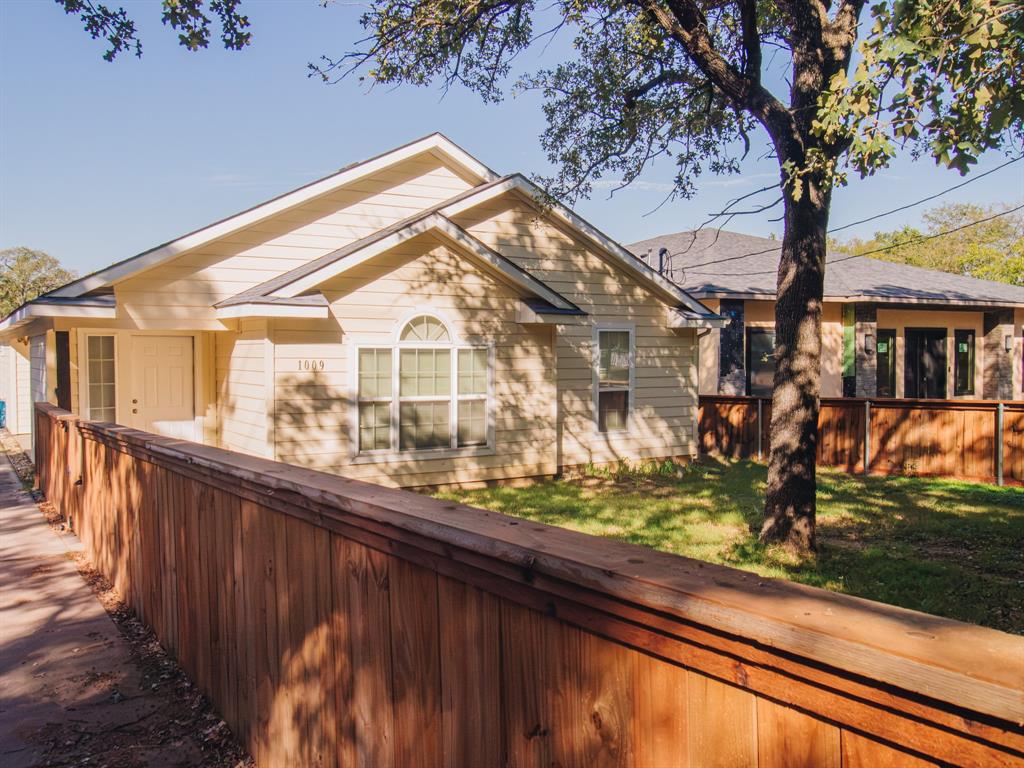 1009 Stuart Road - Photo 1