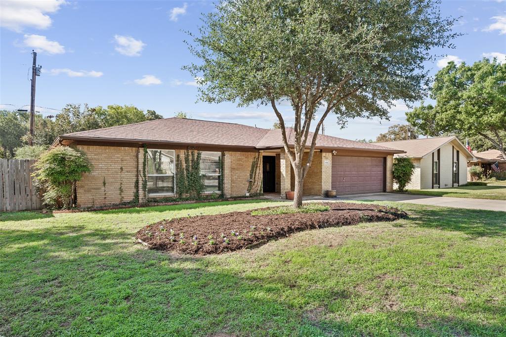 1508 Strawberry Circle - Photo 2