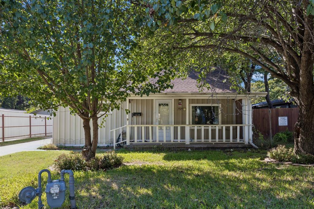 3920 Hollis Street - Photo 1