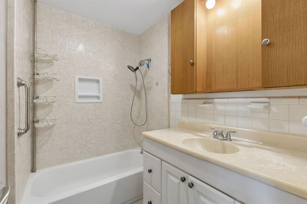3920 Hollis Street - Photo 12