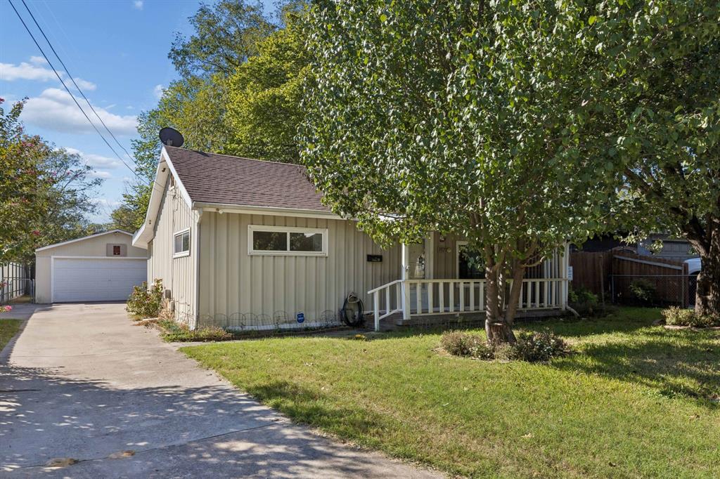 3920 Hollis Street - Photo 2