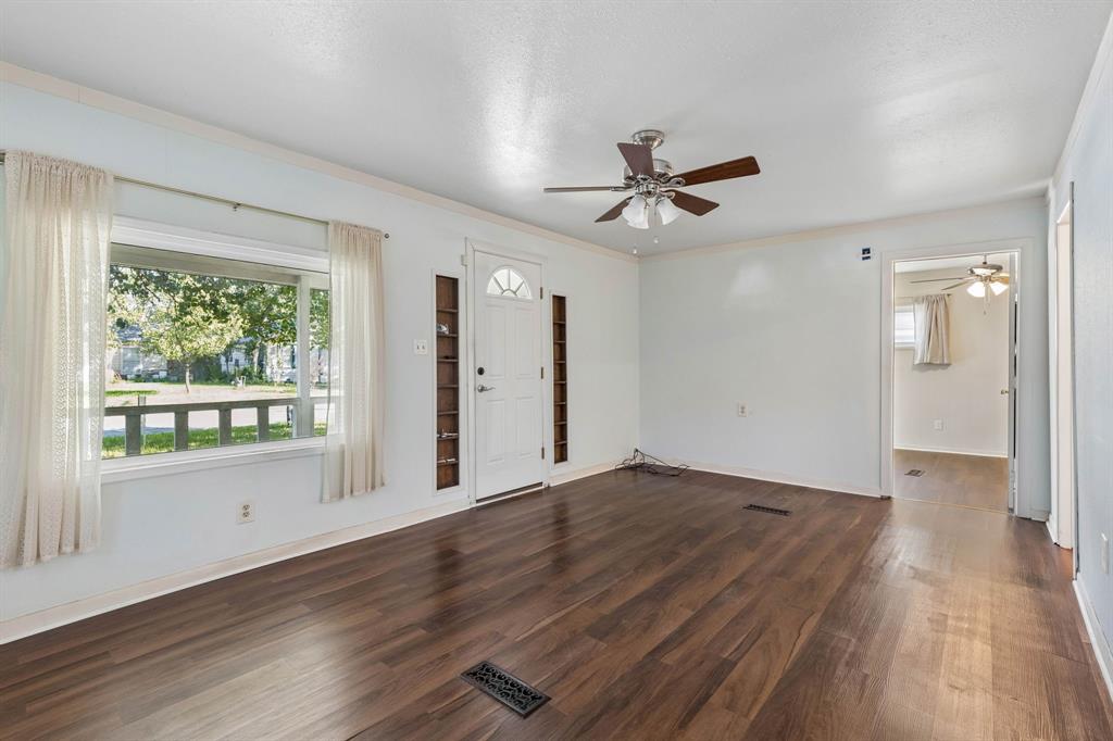 3920 Hollis Street - Photo 4