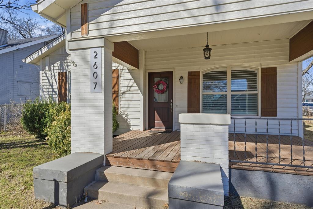 2607 Fort Avenue - Photo 1