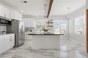 2607 Fort Avenue - Photo 2