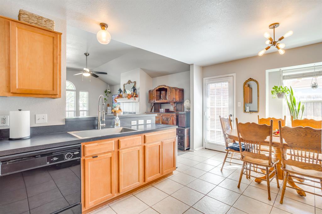 4002 Sapphire Lane - Photo 15