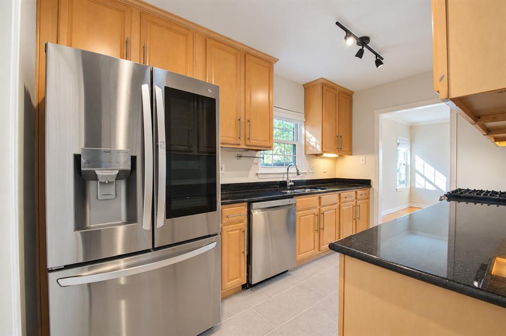 6050 Ellsworth Avenue - Photo 2