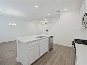1024 Thomas Place - Photo 4