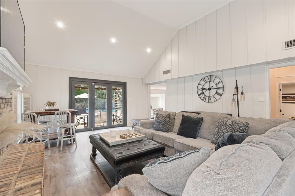 1814 Foxwood Court - Photo 11