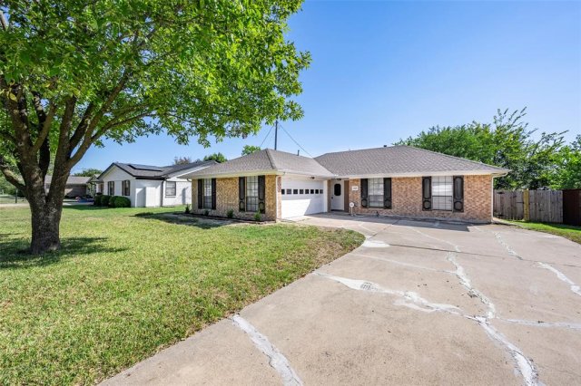 109 E Willow Lane