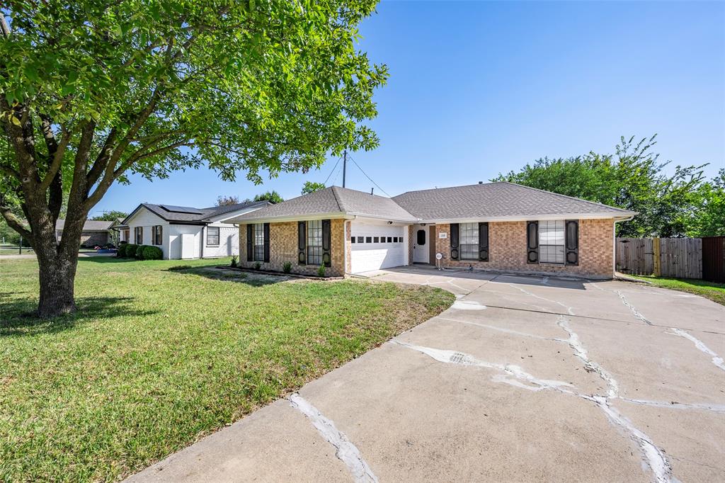 109 E Willow Lane - Photo 1