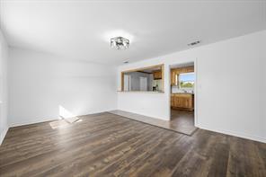 409 E Ohio Street - Photo 6