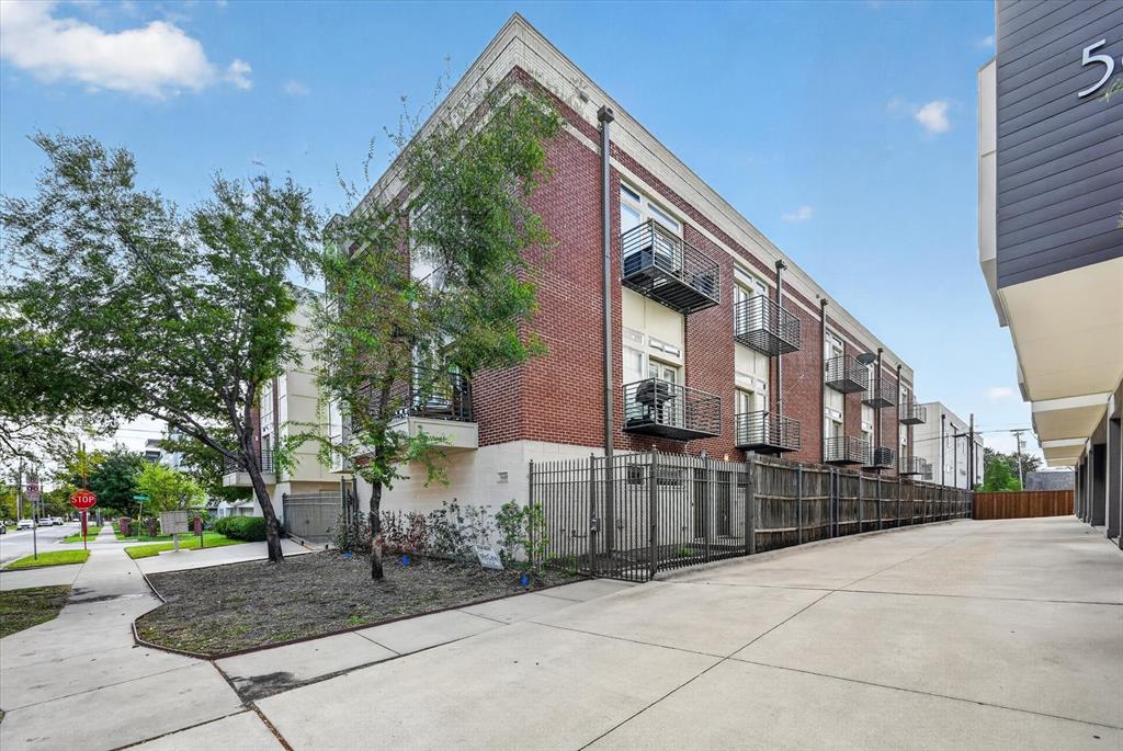5618 Lindell Avenue - Photo 2