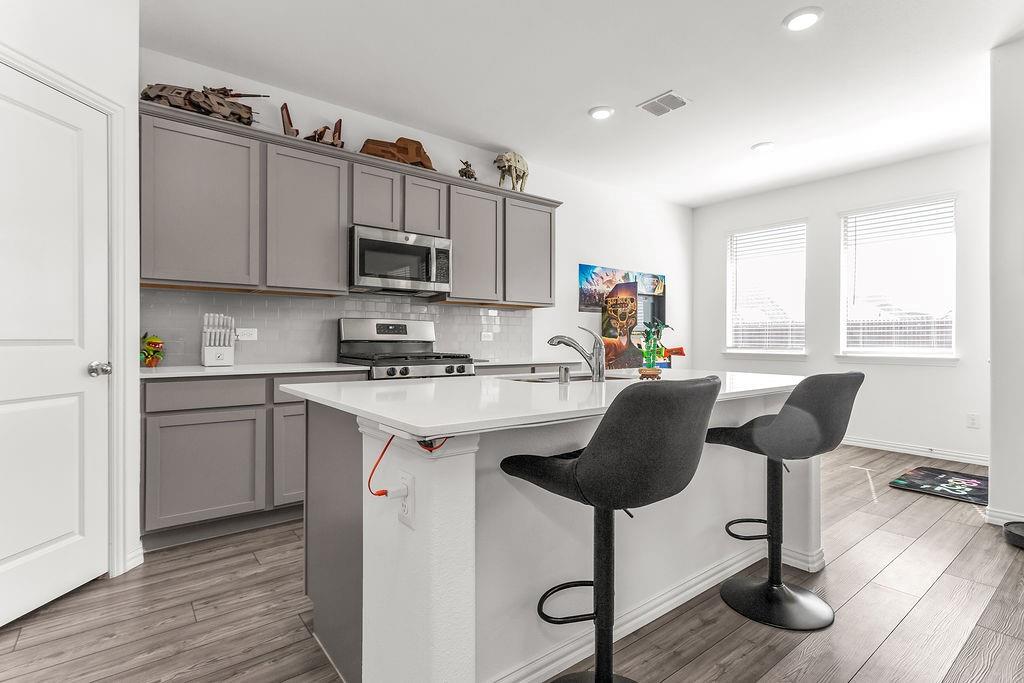 793 Hawthorn Street - Photo 11