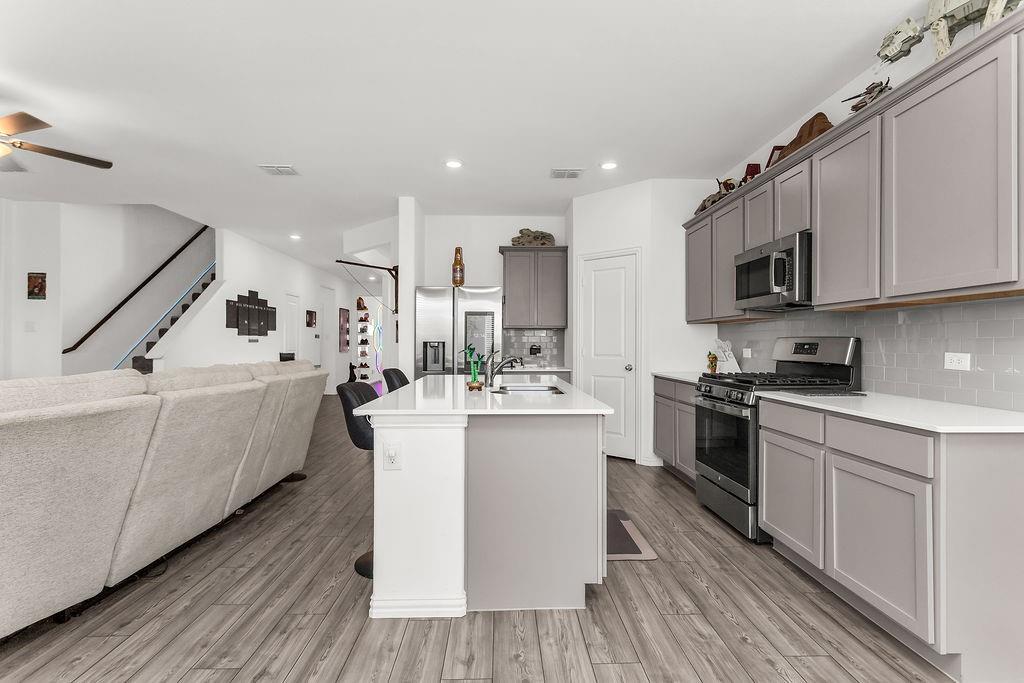 793 Hawthorn Street - Photo 12