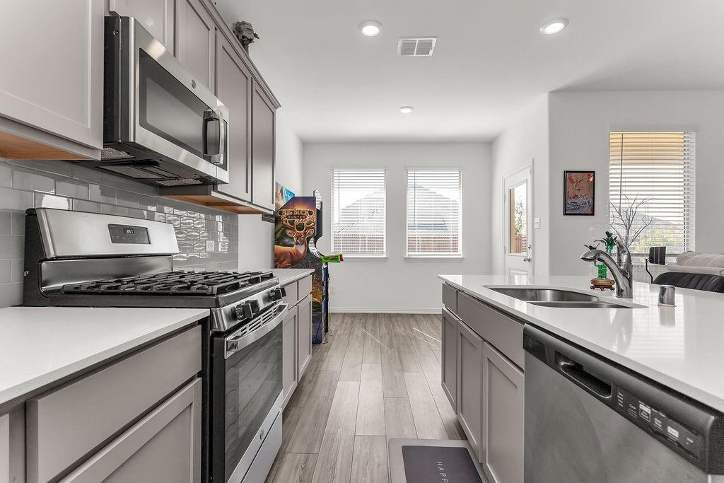793 Hawthorn Street - Photo 13