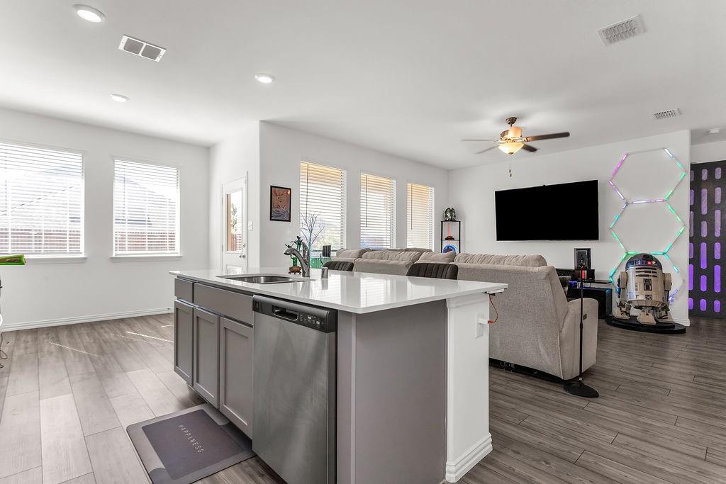 793 Hawthorn Street - Photo 14