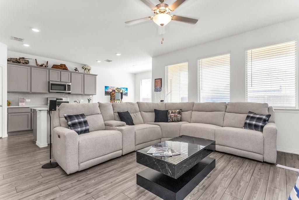 793 Hawthorn Street - Photo 16