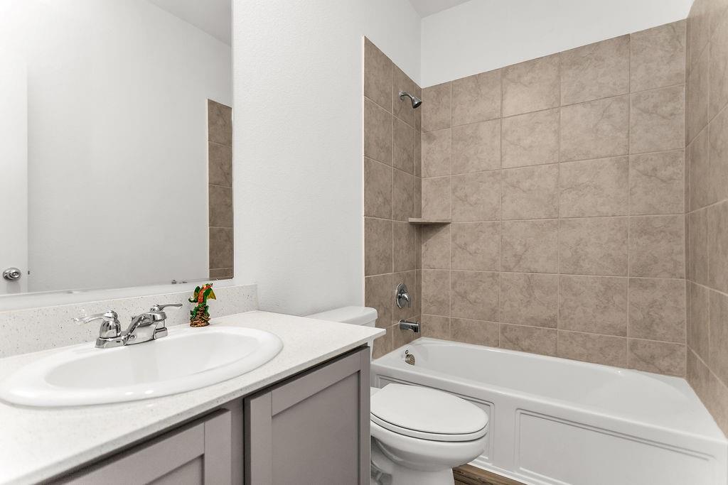 793 Hawthorn Street - Photo 24